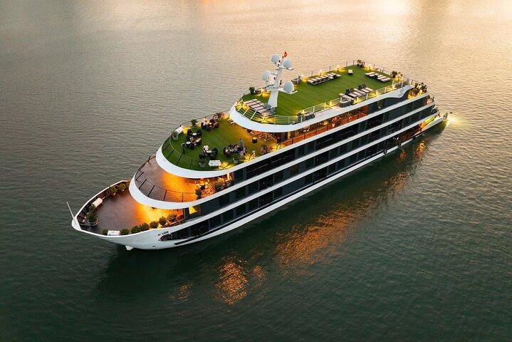 Luxury Overnight Cruise in Ha Long & Lan Ha Bay with Balcony