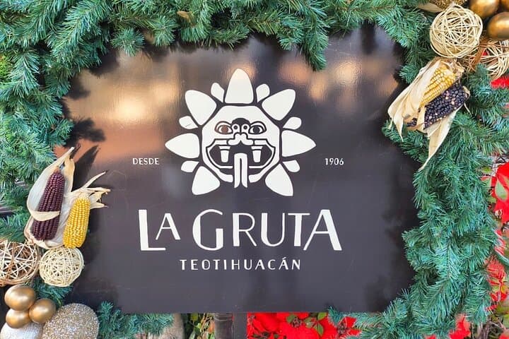 Balloon Flight in Teotihuacan + Breakfast in La Gruta and Transportation
