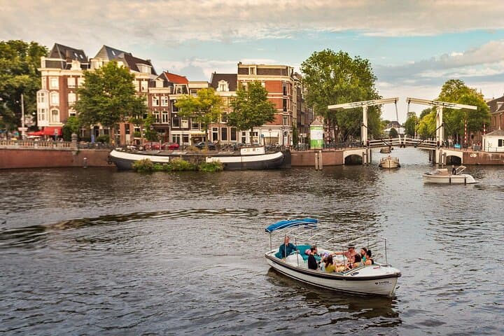 Amsterdam 90-min Private Canal Cruise with Live Guide and Drinks