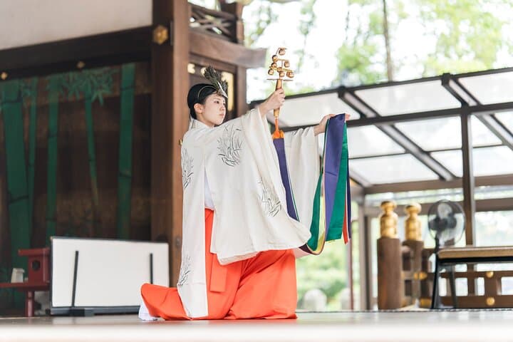 Kyoto Fushimi Inari Taisha Shrine Guide Tour & Kagura Performance