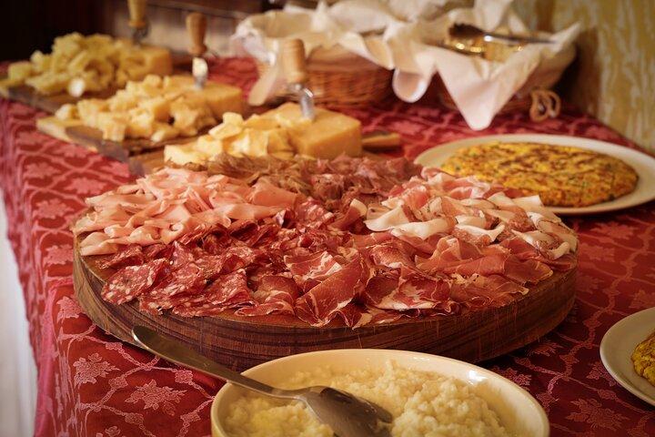 Modena: Acetaia Guided Tour with Balsamic Vinegar Tasting