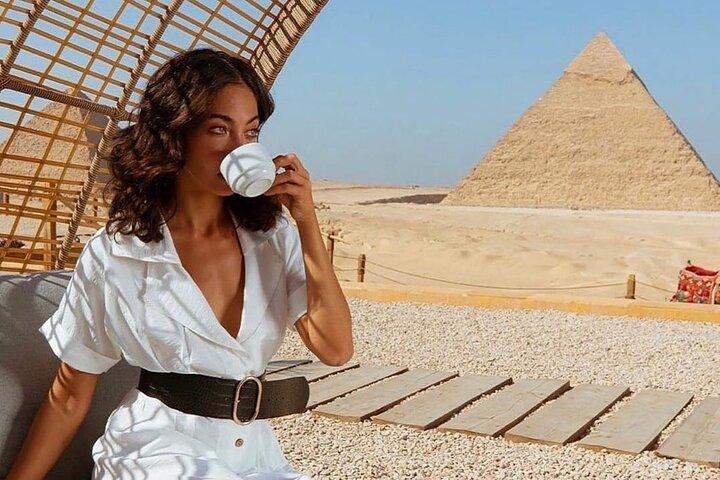 Giza Pyramids Tour with Nine Pyramids Lounge Breakfast