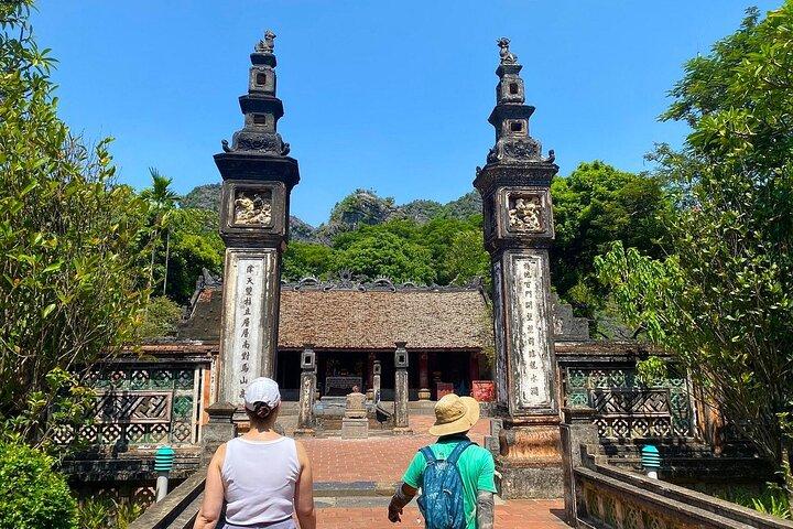 Small-Group Journey from Hanoi to Hoa Lu, Tam Coc & Mua Cave
