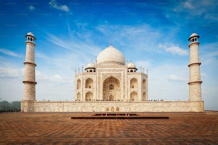Agra Taj Mahal and Agra Fort Skip The Line Tour