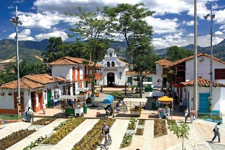 Medellin City Tour : history, culture and tradition
