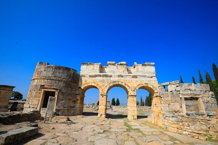 Semi-Private Tour to Pamukkale Travertines, Hierapolis with Lunch