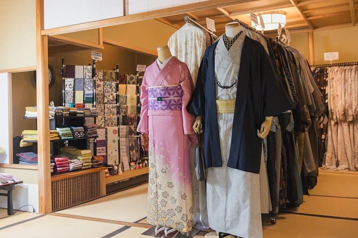 Tokyo: Kimono Rental inside Shinjuku Gyoen National Garden