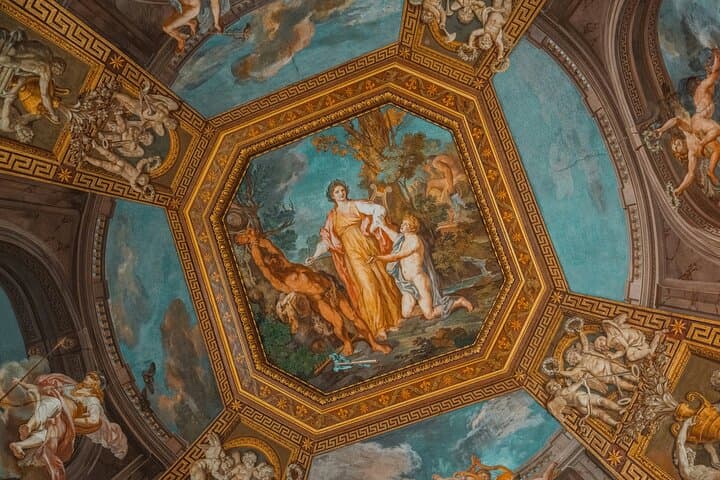 Vatican Museums and Sistine Chapel Skip the Line with Host
