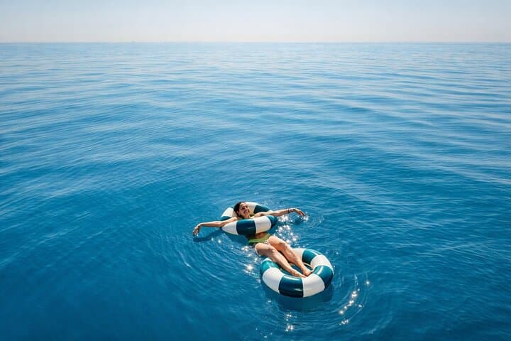 Private Boat Trip in Barcelona with Snacks and Drinks