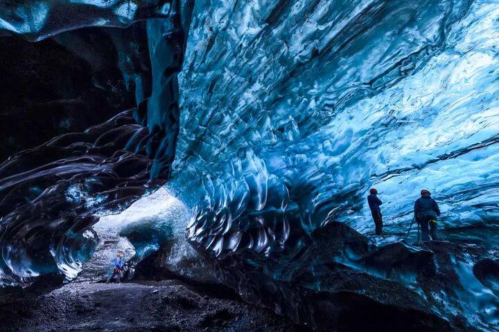 Bogdanovich Glacier tour with hotel pick up