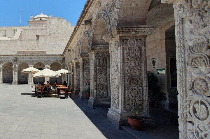 Arequipa : Food Tour and History (3 Restaurants and Market)