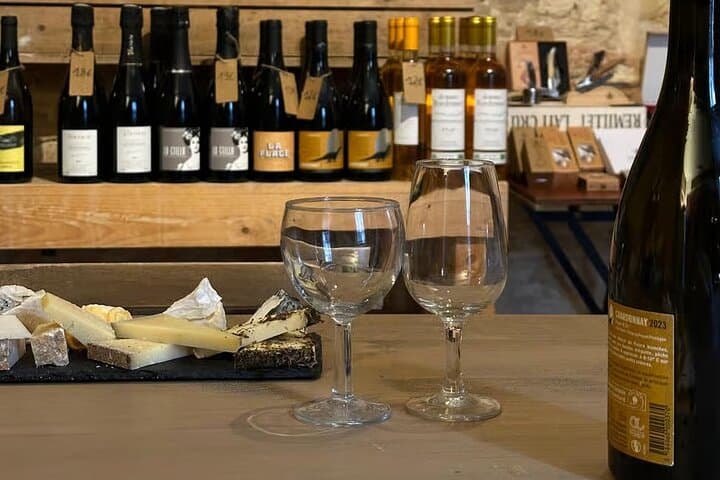 Cheese & Wine Tasting in Montmartre with a Local Cheesemonger