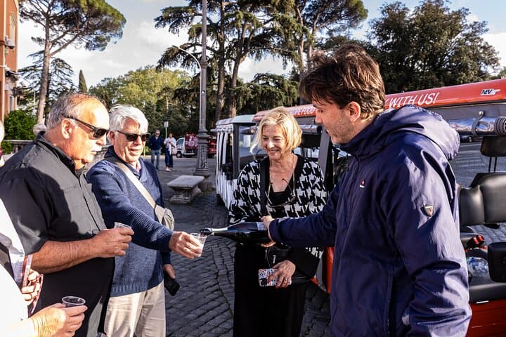 Late Night in Rome: VIP Golf Cart Drinks & Bites Tour