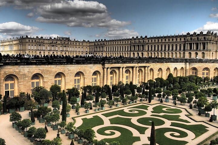 Versailles Palace Guided Tour with Gardens Access from Paris