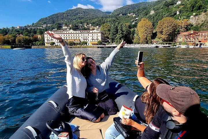 Lake Como Shared Boat Tour and Aperitif with Prosecco