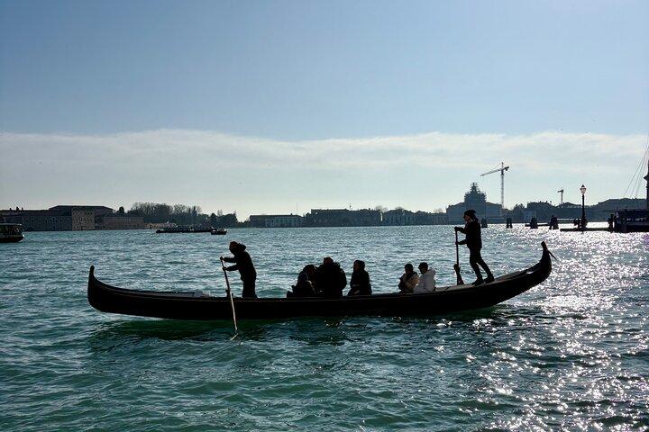 San Marco Tour with Grand Canal Gondola Traghetto Crossing