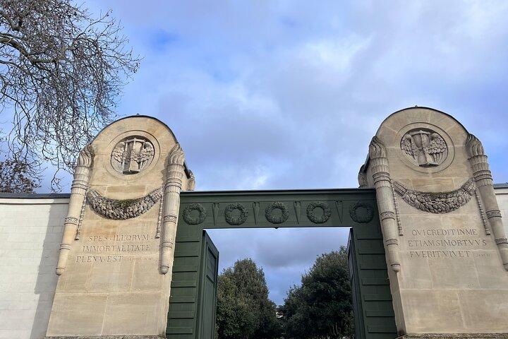 Paris: Père Lachaise Cemetery Guided Walking Tour