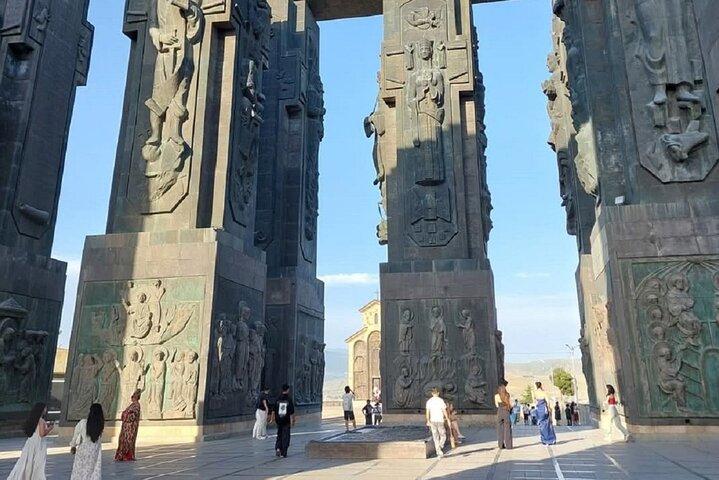 Chronicles of Georgia Guided Tour with Transfer