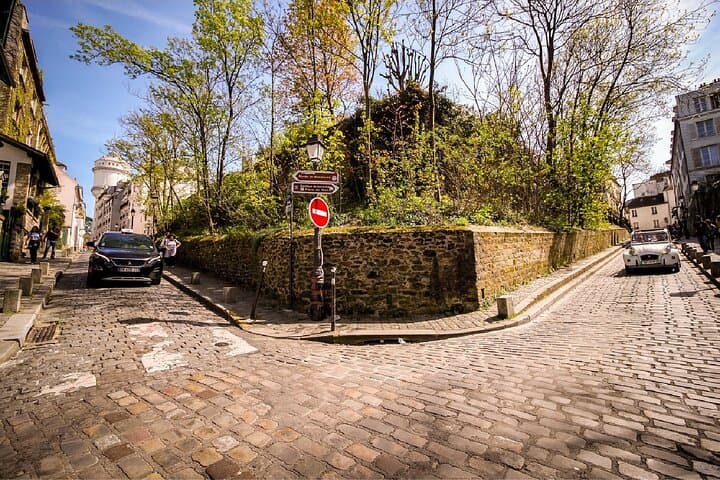 Montmartre Walking Tour: Explore Top Sights & Hidden Gems