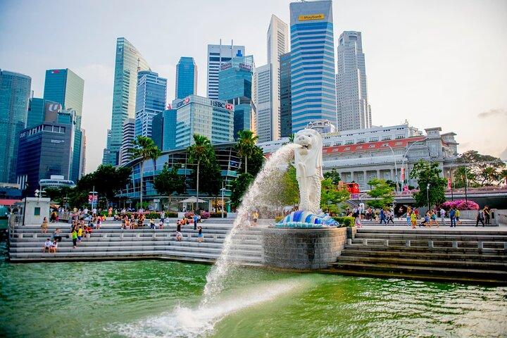 Singapore: Icons of the Lion City with Gardens by the Bay