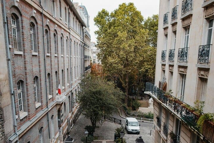Montmartre Walking Tour: Explore Top Sights & Hidden Gems