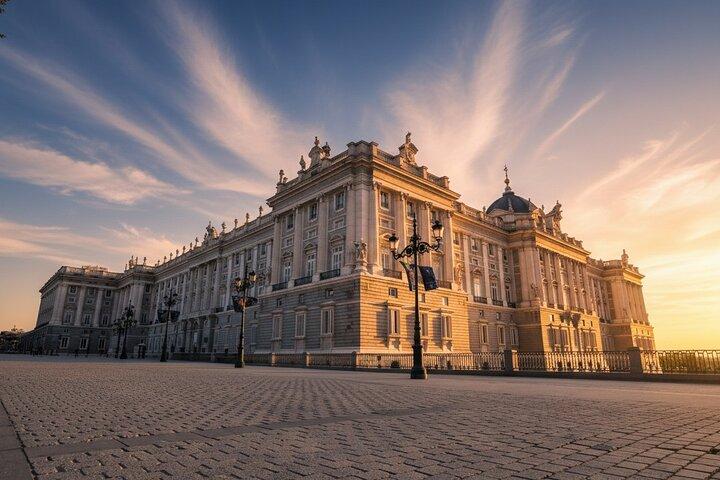 VIP Tour: Complete Royal Palace, including Royal Armory & Gardens
