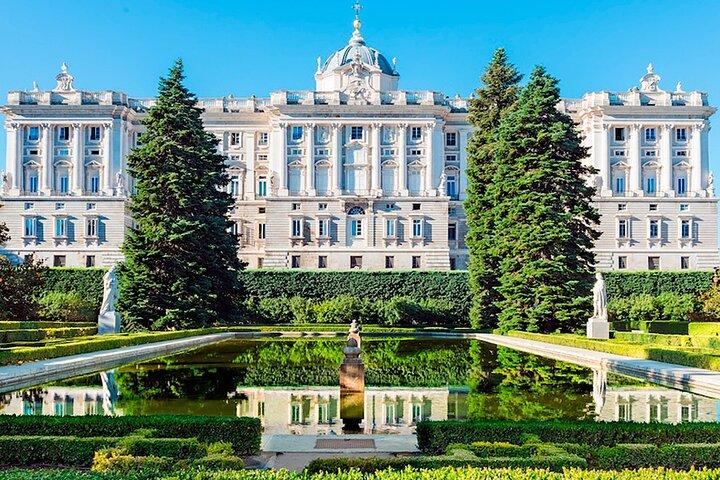 VIP Tour: Complete Royal Palace, including Royal Armory & Gardens