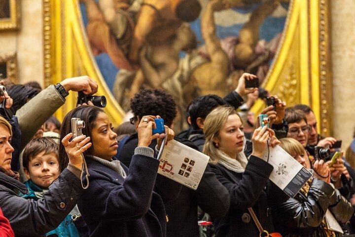 Paris Louvre Museum Skip-the-Line Highlights Guided Tour