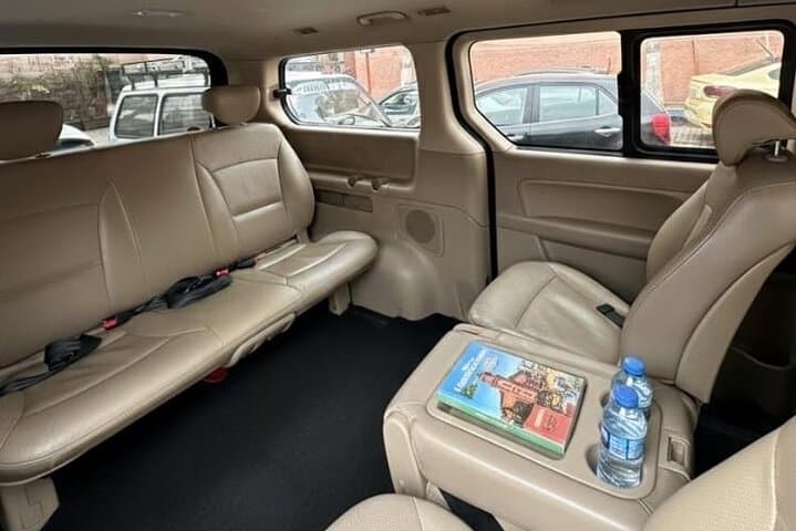 Private Marrakech Airport Transfer VIP Minivan H1