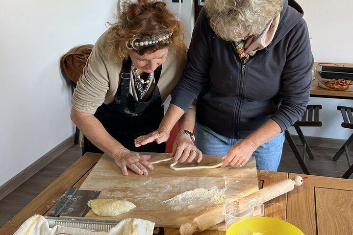 Cooking class in an authentic Tuscan farm