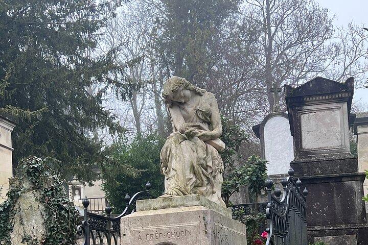 Paris: Père Lachaise Cemetery Guided Walking Tour