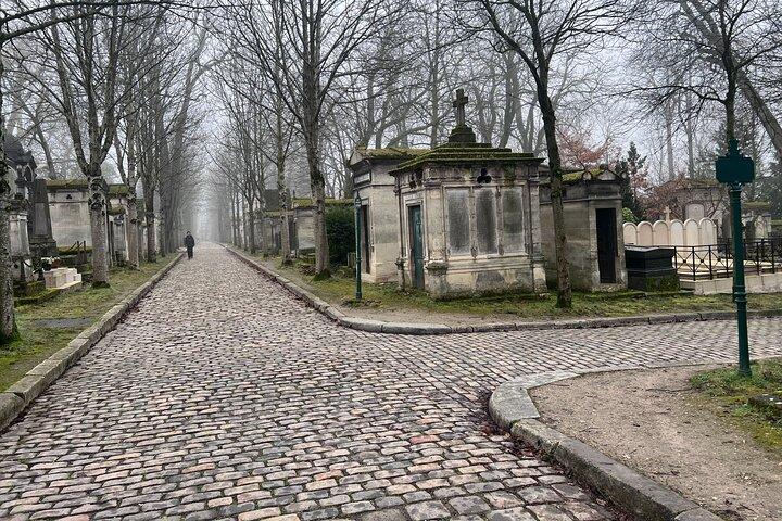 Paris: Père Lachaise Cemetery Guided Walking Tour
