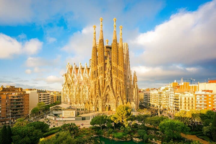 Barcelona Gaudí Combo Sagrada Familia and Park Güell Tour
