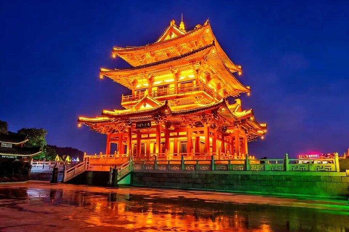 Private Guilin Illuminated Night Tour with Two Rivers and Four Lakes Cruise