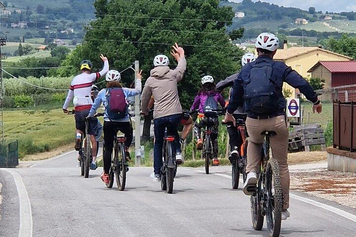 Assisi - Ebike tour to Spello and Bevagna