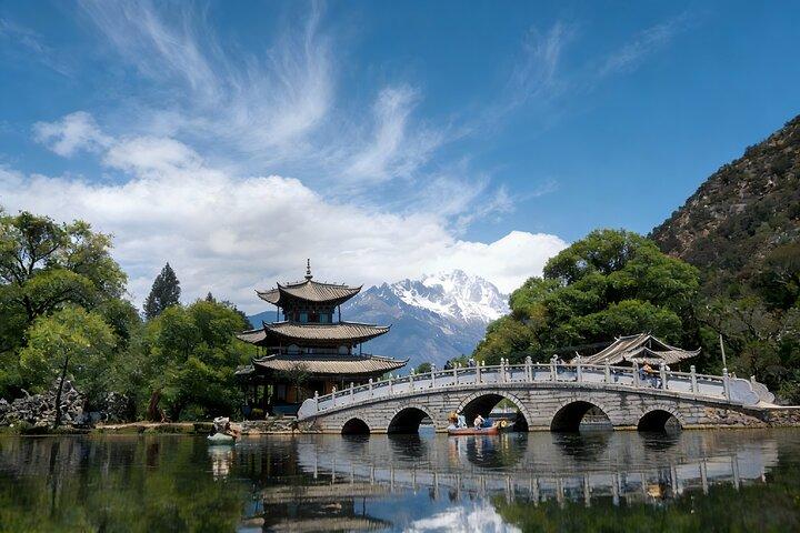 3-Days Private Lijiang Tour:Old towns,Snow mountain,Tiger Leaping Gorge and Show