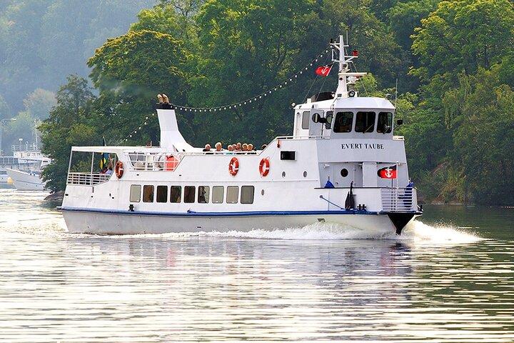 Stockholm Archipelago Highlights by Boat with Guide