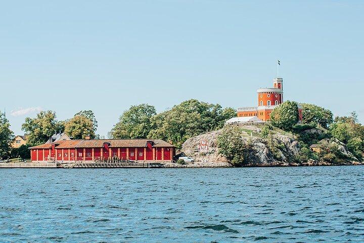 Stockholm Archipelago Highlights by Boat with Guide