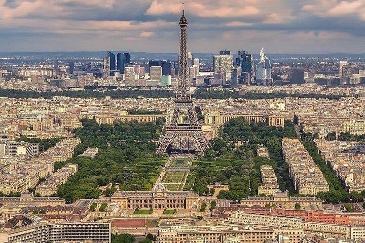 Private Round Trip Minivan Transfer to Versailles from Paris