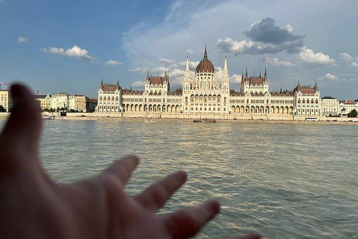 Budapest: No-frills Sightseeing Cruise downtown (d8)