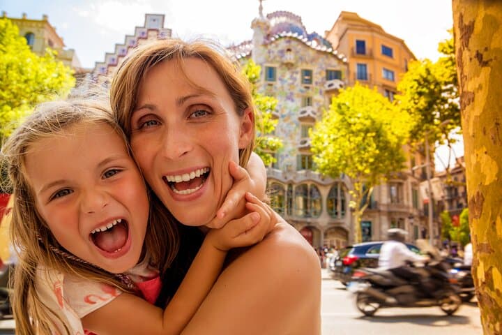 Sagrada Familia, Park Guell & Gaudi Tour with no line Tickets