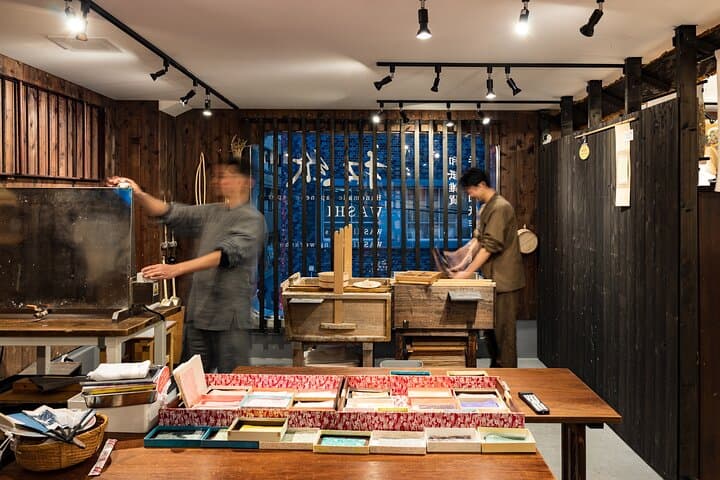 【Tokyo/Asakusa】Traditional Japanese Washi Papermaking experience