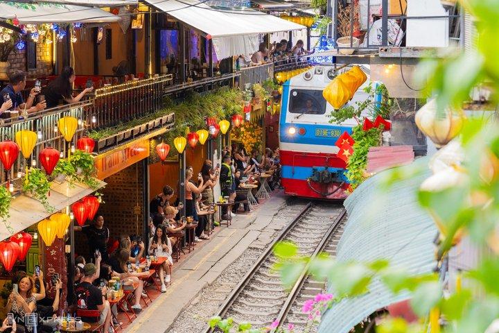 Scooter: Hanoi city tour, Train street, Local life, Culture & Fun