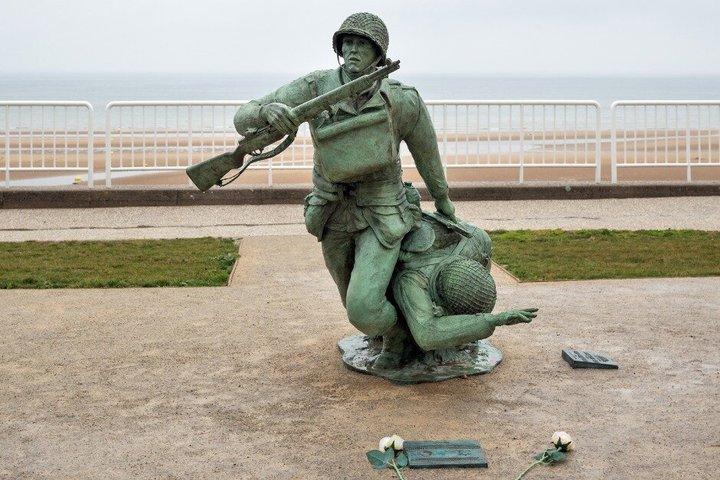 Paris: Normandy D-Day Landing Beaches Private Tour with Champagne