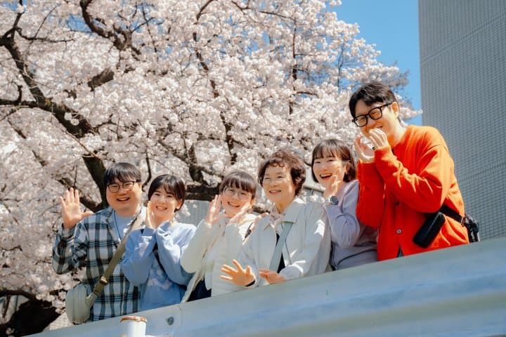 Snap Photo in New Tokyo
