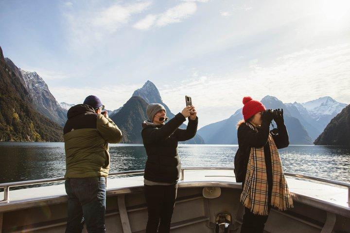 Milford Sound Small Group Tour from Queenstown with Scenic Flight