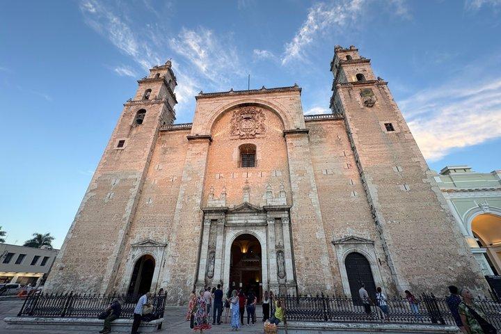 Walking Tour Across the Historic Center in Merida