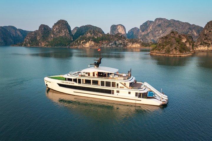 From Hanoi: 5-Star Luxury Scenic Cruise in Ha Long & Lan Ha Bay
