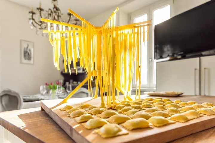 Small-Group Pasta and Tiramisu Class in Como with Aperitivo