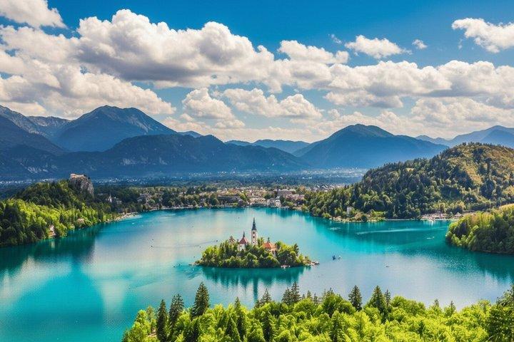 Zagreb: Bled & Ljubljana Day Tour with Coffee & Chocolate